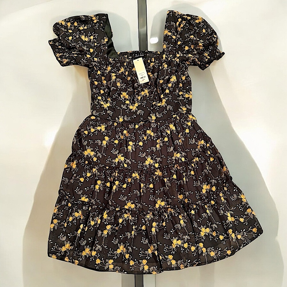 NEW Francesca’s TRIXI FLORAL DRESS Stretchy SMALL  Pit To Put 13in Length 32in